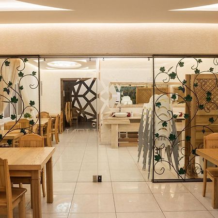 Hoshen Hotel Uman Bagian luar foto