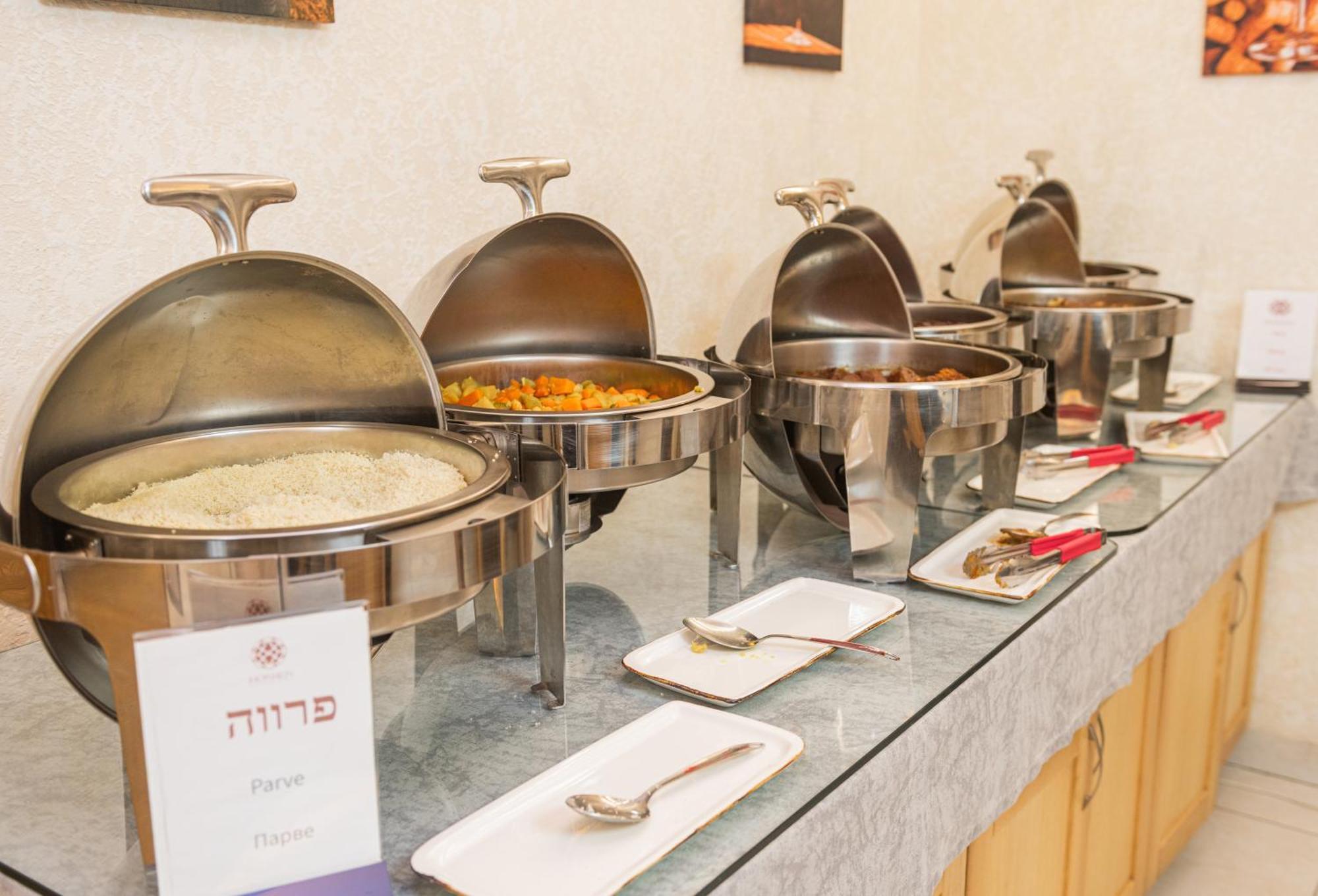 Hoshen Hotel Uman Bagian luar foto