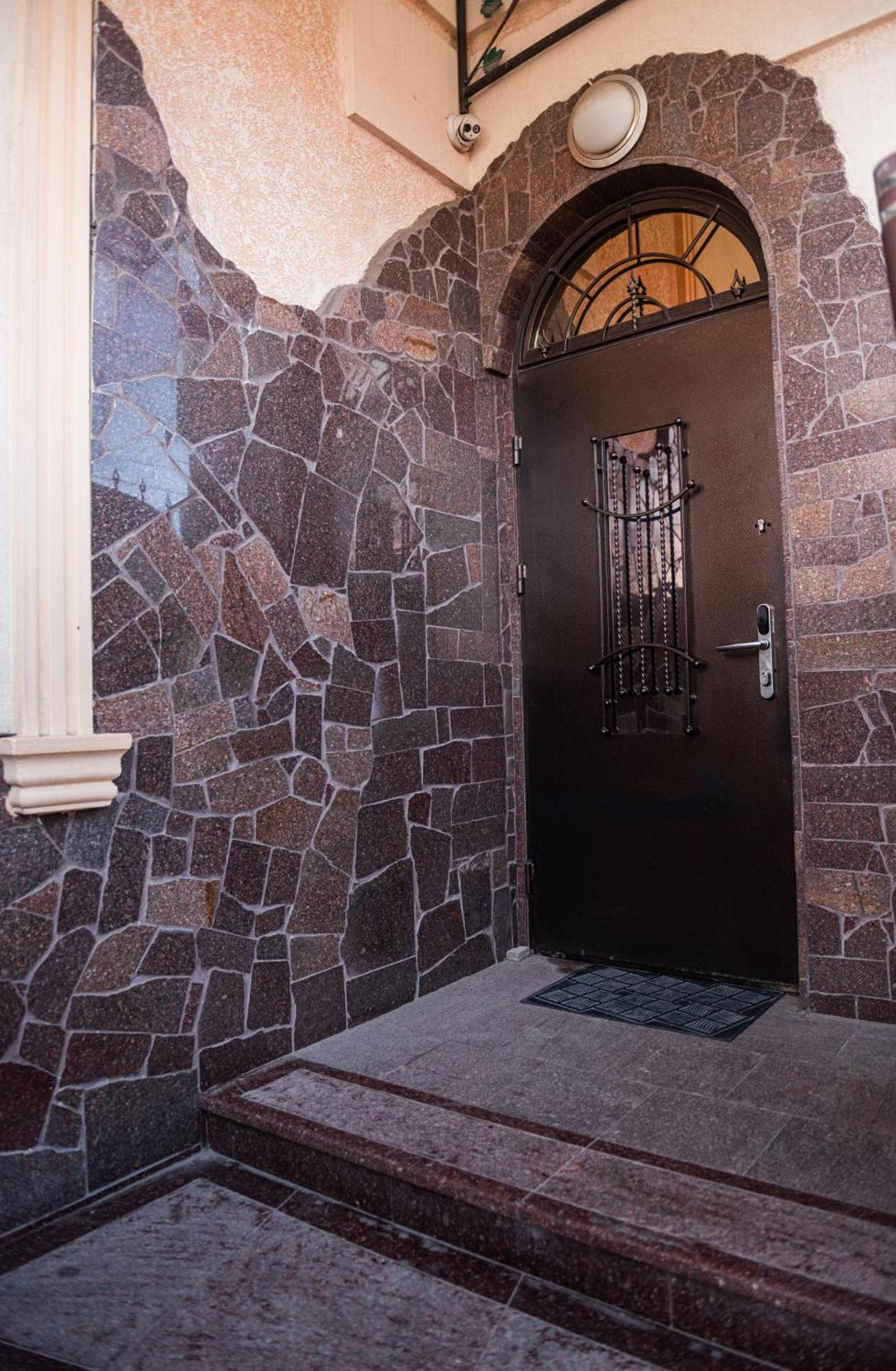 Hoshen Hotel Uman Bagian luar foto