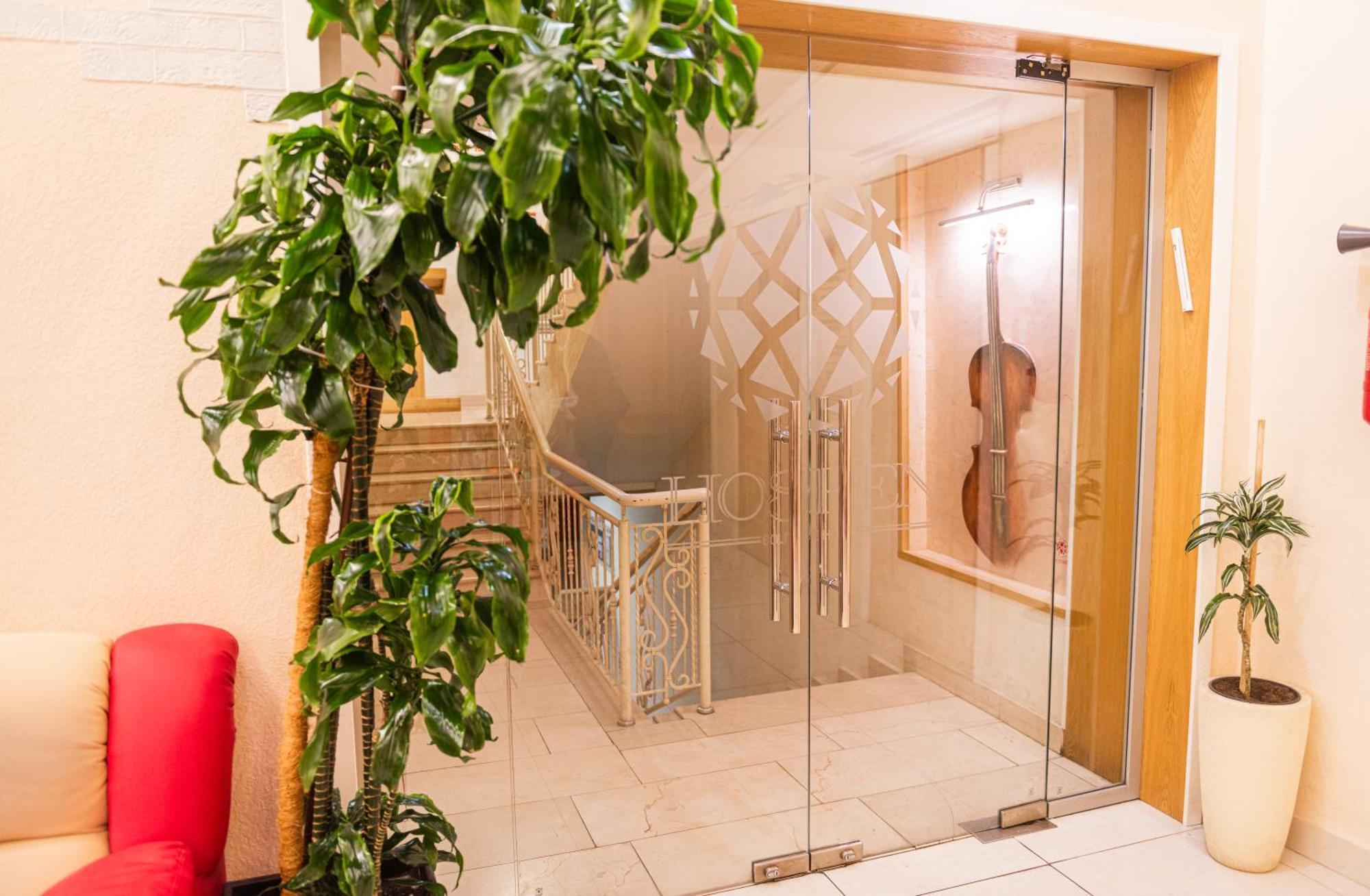 Hoshen Hotel Uman Bagian luar foto