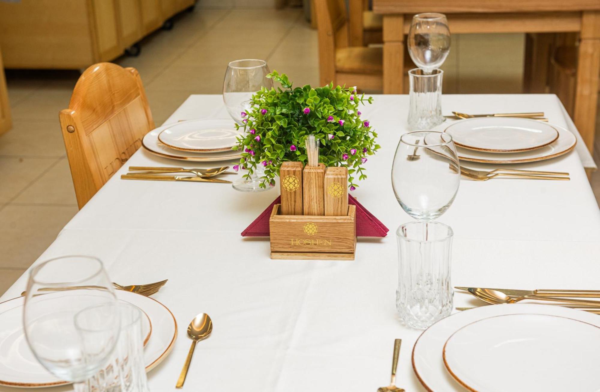 Hoshen Hotel Uman Bagian luar foto