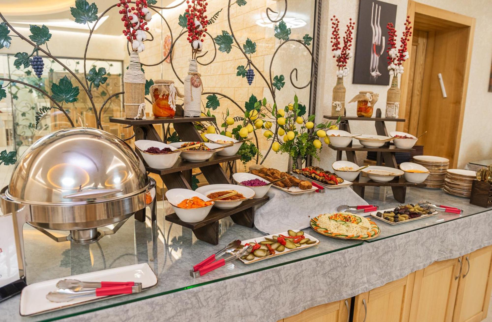 Hoshen Hotel Uman Bagian luar foto