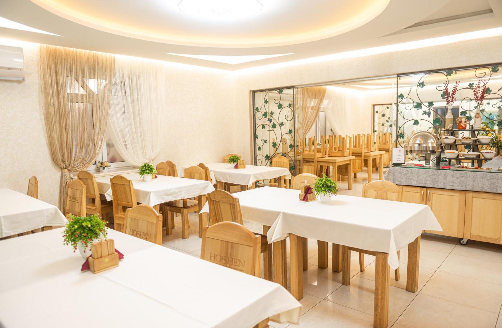 Hoshen Hotel Uman Bagian luar foto