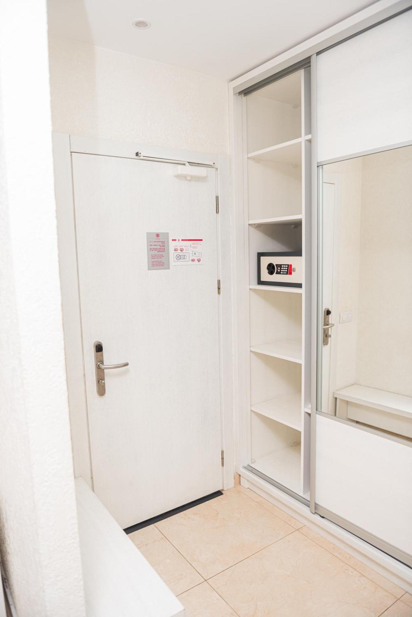 Hoshen Hotel Uman Bagian luar foto