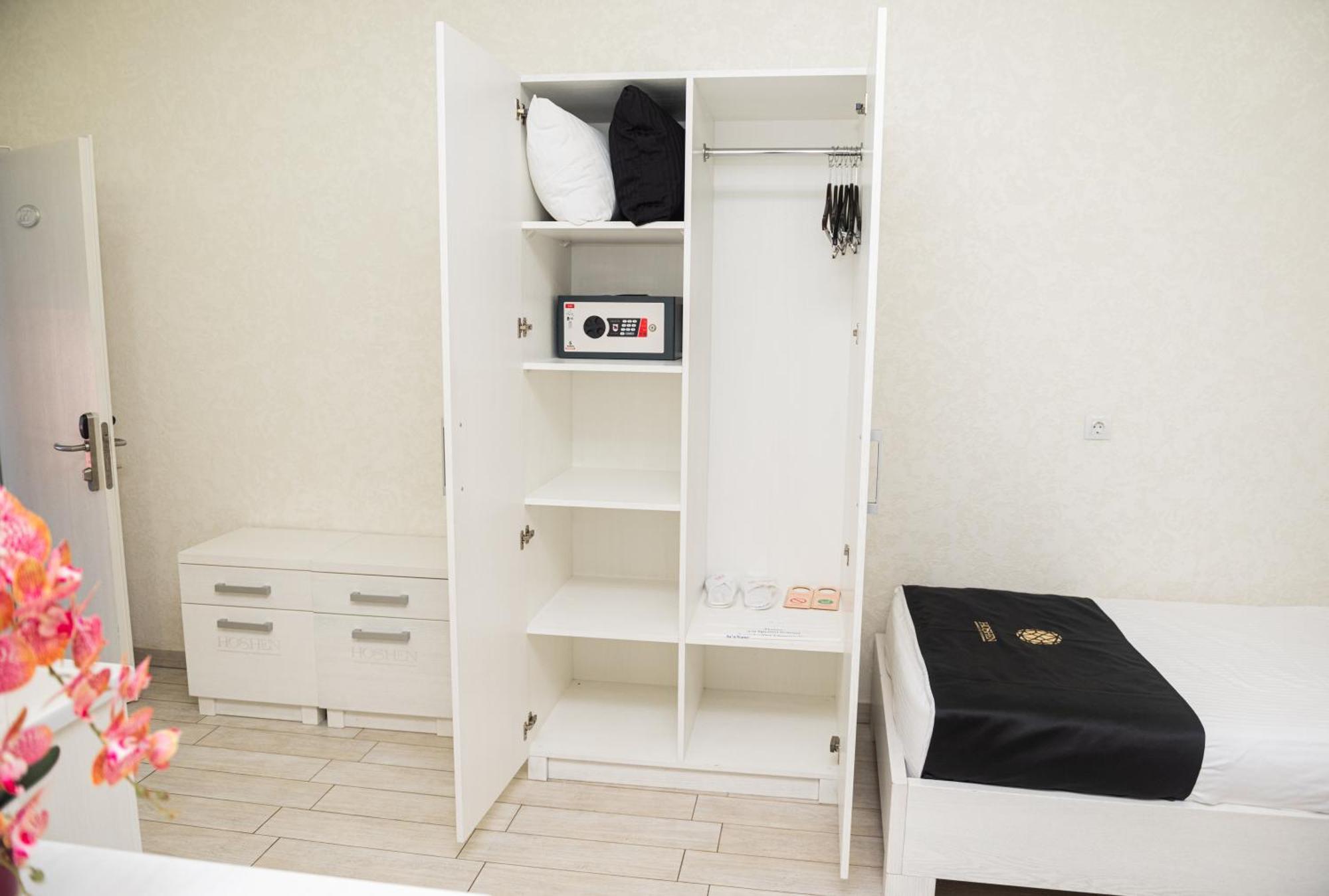 Hoshen Hotel Uman Bagian luar foto