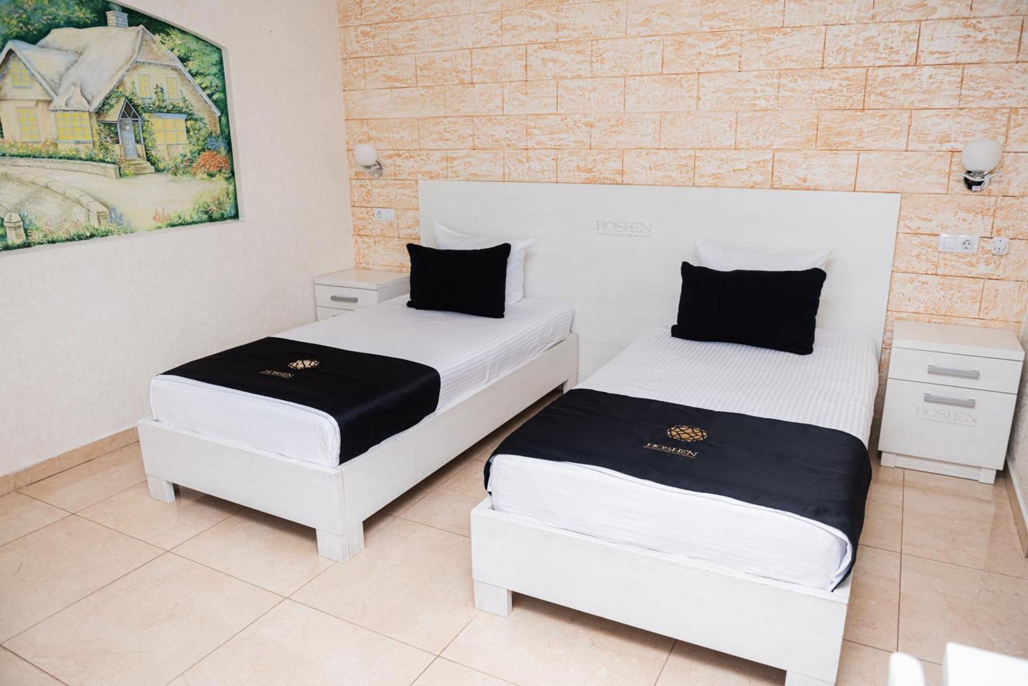 Hoshen Hotel Uman Bagian luar foto