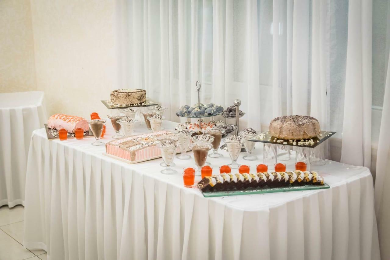 Hoshen Hotel Uman Bagian luar foto